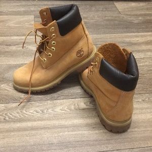 Gently Used Women’s Timberland Boots